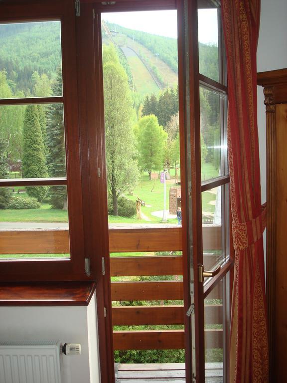 Sport hotel POMI Harrachov Zimmer foto